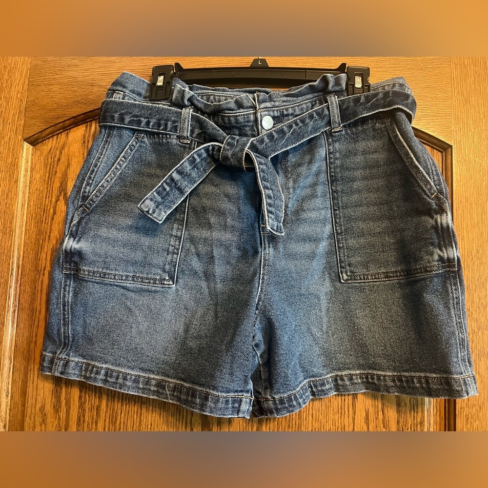 a.n.a Blue Jean Shorts with Belt, paper bag waist and Relaxed Fit
